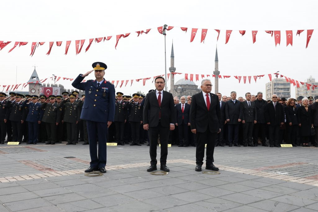 CUMHURİYETİMİZİN KURUCUSU GAZİ MUSTAFA KEMAL ATATÜRK ANILDI - Mega TV 098A1261 u - Mega TV