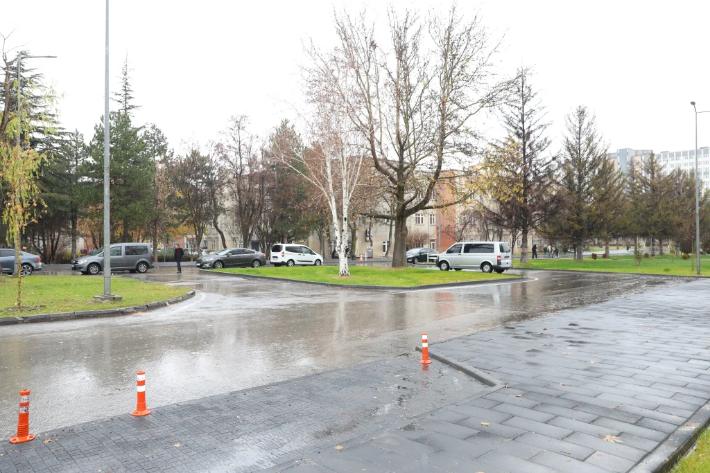 098A2542 y - Mega TV