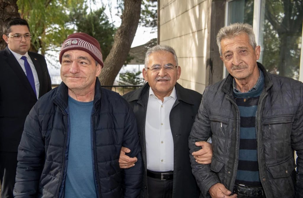 Büyükkılıç’tan Mimarsinan’da Çay Eşliğinde “Sıcak” Ve “Samimi” Sohbet - Mega TV 3 2 u - Mega TV