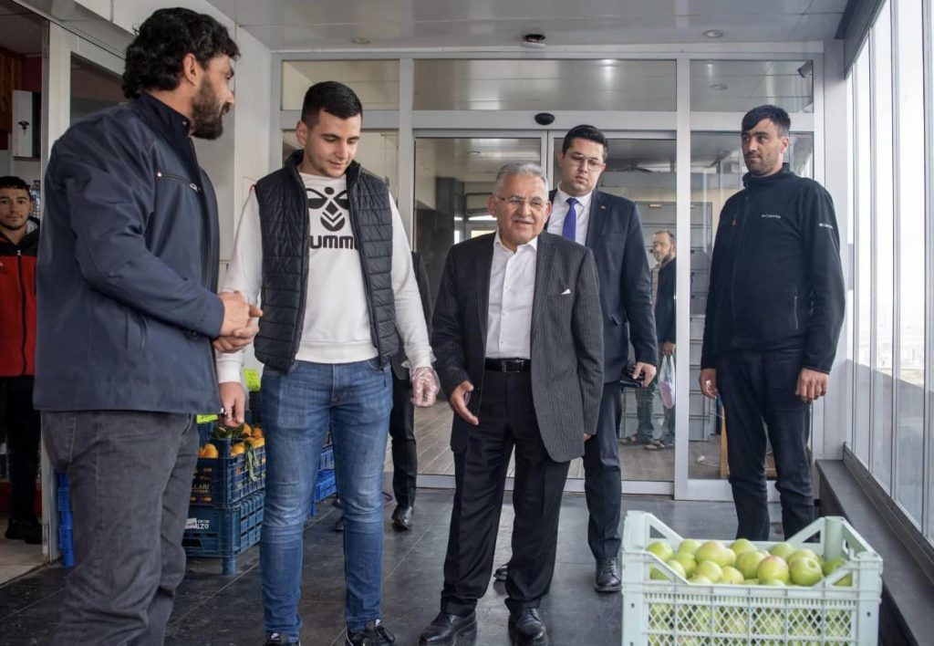 Büyükkılıç’tan Mimarsinan’da Çay Eşliğinde “Sıcak” Ve “Samimi” Sohbet - Mega TV 3 4 s - Mega TV