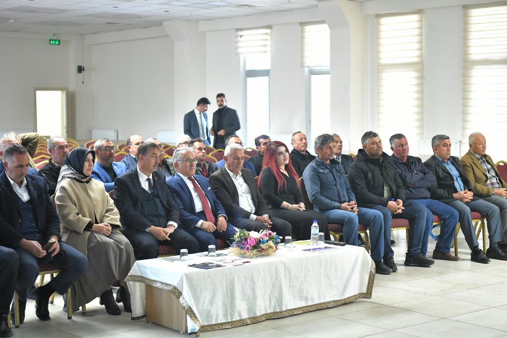 BÜYÜKKILIÇ, YEŞİLHİSAR’DA MUHTARLARA YÖNELİK DÜZENLENEN EĞİTİM SEMİNERİ’NE KATILDI - Mega TV ABC 3905 c - Mega TV