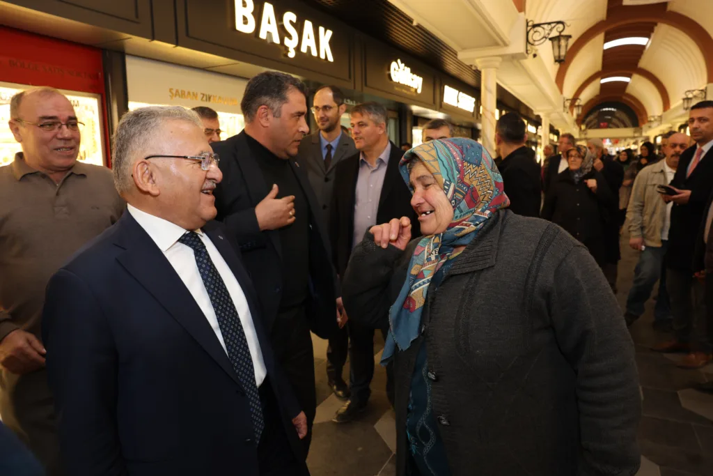 Başkan Büyükkılıç, Tarihi Kapalı Çarşı Ve Kazancılar Çarşısı Esnafını Ziyaret Etti - Mega TV 098A6202 i - Mega TV