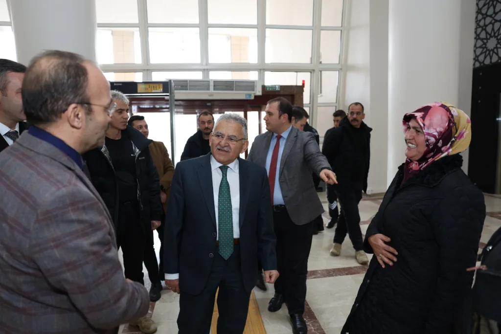 BAŞKAN BÜYÜKKILIÇ, KASKİ’DE PERSONEL İLE BULUŞTU, ALO 185’TE ÇAĞRI ALDI - Mega TV 098A7398 a - Mega TV