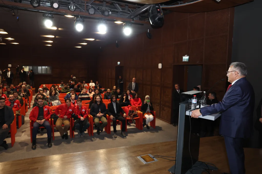BÜYÜKKILIÇ İLE ÇİÇEK, AGÜ’DE TEKNOFEST GENÇLİĞİYLE BULUŞTU - Mega TV 098A8161 9 - Mega TV