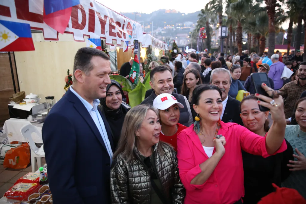 12. ALANYA ULUSLARARASI YENİ YIL PAZARI REKOR KATILIM İLE GERÇEKLEŞTİRİLDİ - Mega TV 20 2 - Mega TV