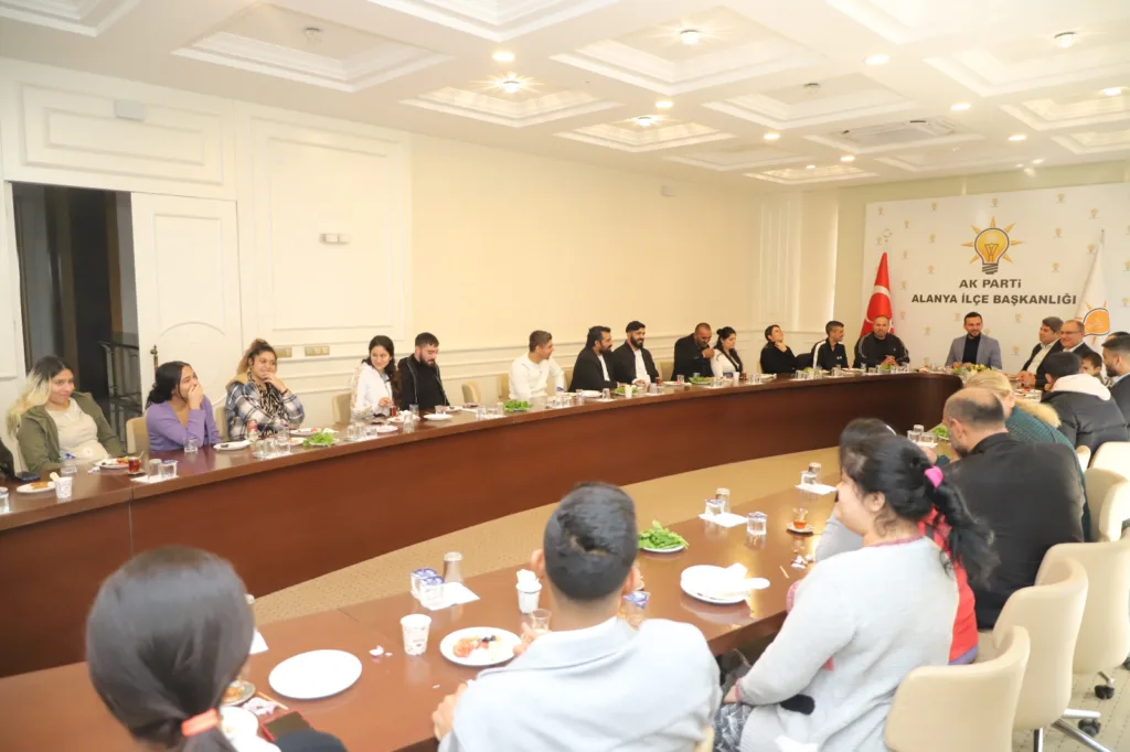 AK PARTİ'DEN GÖVDE GÖSTERİSİ - Mega TV 24275f68 c5c4 49c4 8baa ae67b030a729 - Mega TV