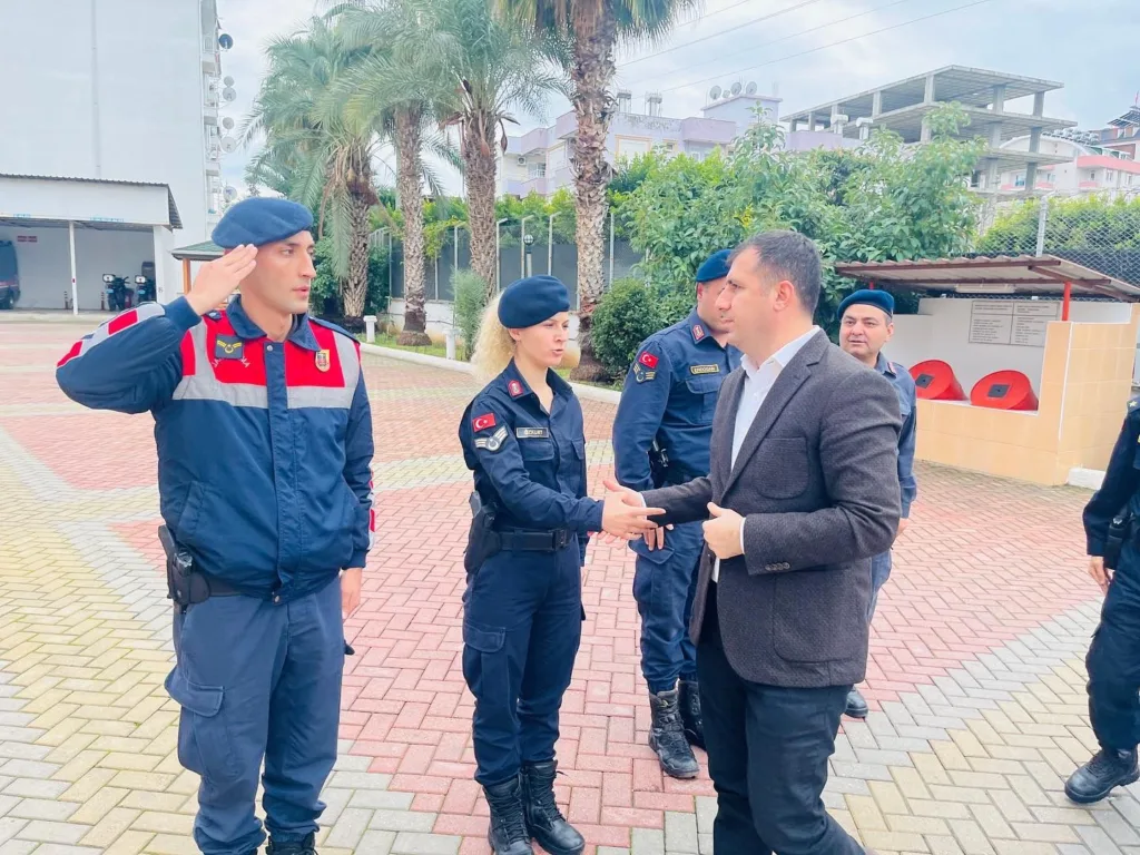 GAZİPAŞA KAYMAKAMI ORHAN ALTUN İLÇE JANDARMA KOMUTANLIĞI VE İLÇE EMNİYET MÜDÜRLÜĞÜNÜ ZİYARETE BULUNDU - Mega TV 483eb5bf 8de1 4f89 ba6b e966cab3b2c2 - Mega TV