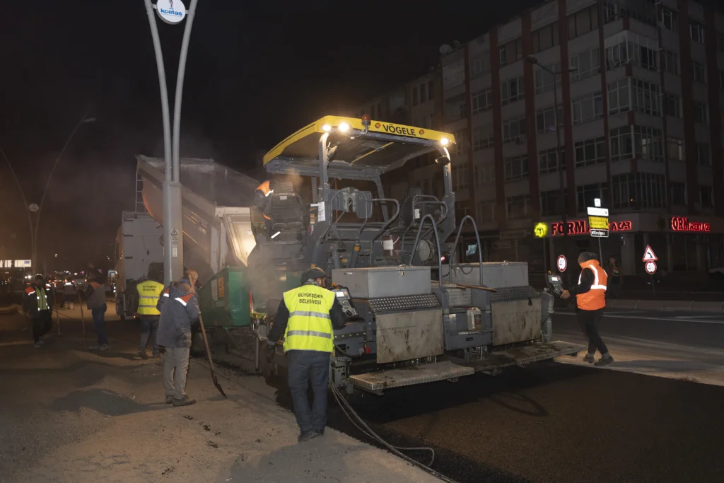 BÜYÜKŞEHİR, ANA ARTERDEKİ YOL GENİŞLETME VE ŞERİT DÜZENLEME ÇALIŞMALARINI TAMAMLADI - Mega TV ABC 8440 c - Mega TV