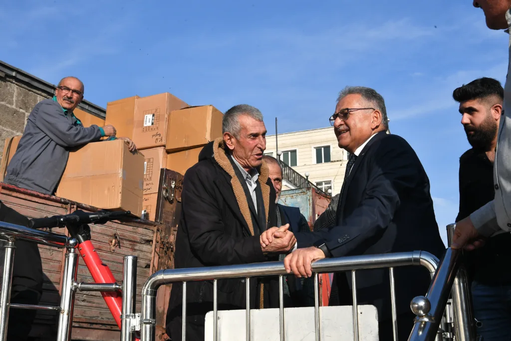 BAŞKAN BÜYÜKKILIÇ’TAN ESNAF ZİYARETİ - Mega TV ABC 9687 7 - Mega TV