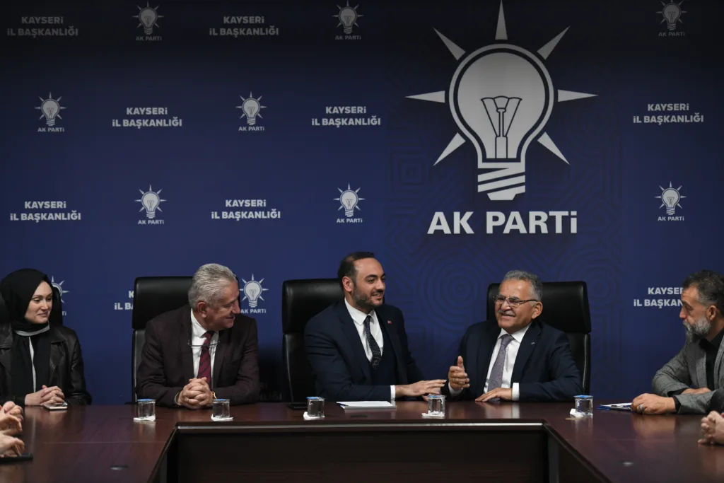 BÜYÜKKILIÇ, AK PARTİ TEŞKİLATLARIYLA BİR ARAYA GELDİ - Mega TV ABD 8252 k - Mega TV