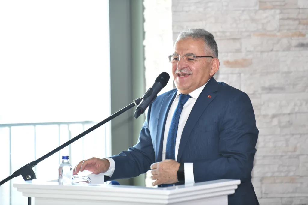 TARİHİ GÜNDE KONUŞAN BÜYÜKKILIÇ: “YİĞİT DÜŞTÜĞÜ YERDEN KALKAR” - Mega TV ABD 9374 f - Mega TV