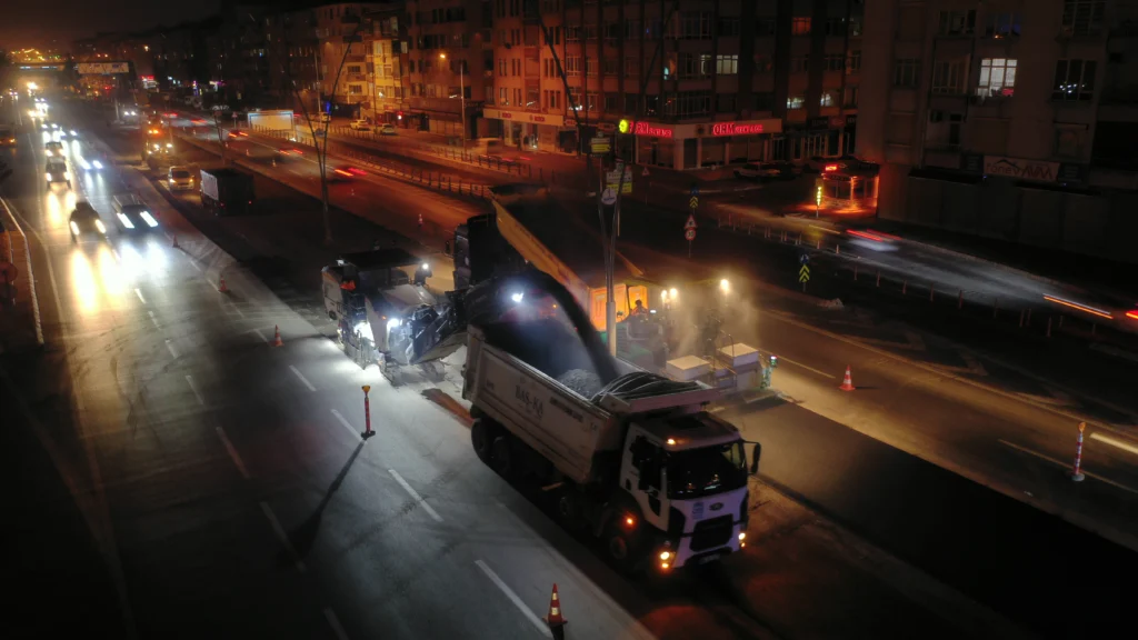 BÜYÜKŞEHİR, ANA ARTERDEKİ YOL GENİŞLETME VE ŞERİT DÜZENLEME ÇALIŞMALARINI TAMAMLADI - Mega TV DJI 0507 c - Mega TV