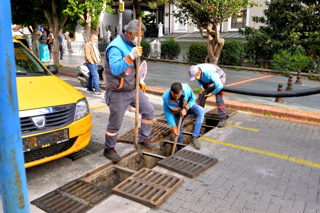 Alanya'da Mazgal Temizliği - Mega TV DSC 4531 - Mega TV