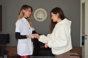 EVDE BAKIM HIZMETIYLE SAGLIK EVINIZDE 1 - Mega TV