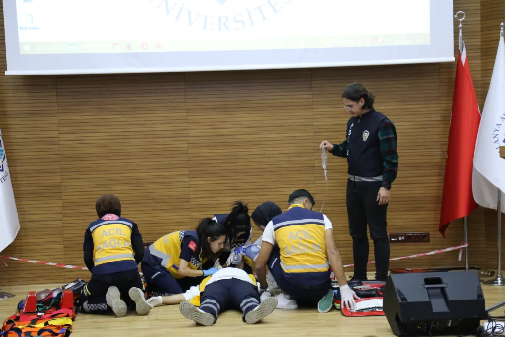 ALKÜ’DE PARAMEDİK KONFERANSI - Mega TV IMG 2032 - Mega TV