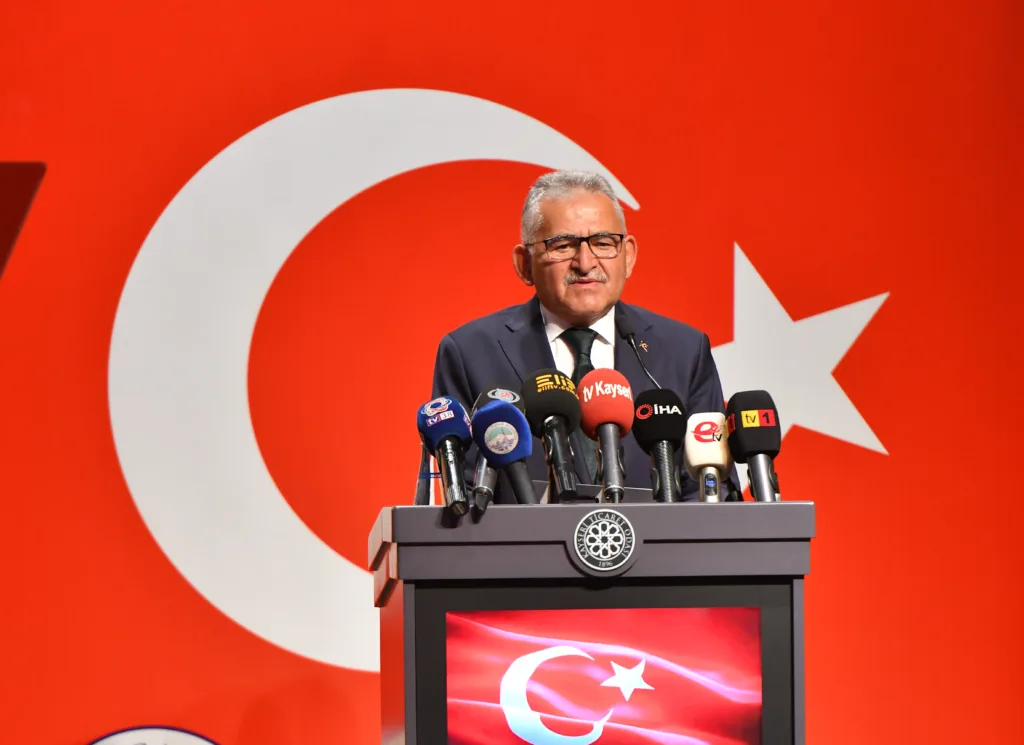 BÜYÜKKILIÇ: “İSTİKLAL ŞAİRİMİZİ RAHMET, MİNNET VE HÜRMETLE YÂD EDİYORUM” - Mega TV KOC 2562 l - Mega TV