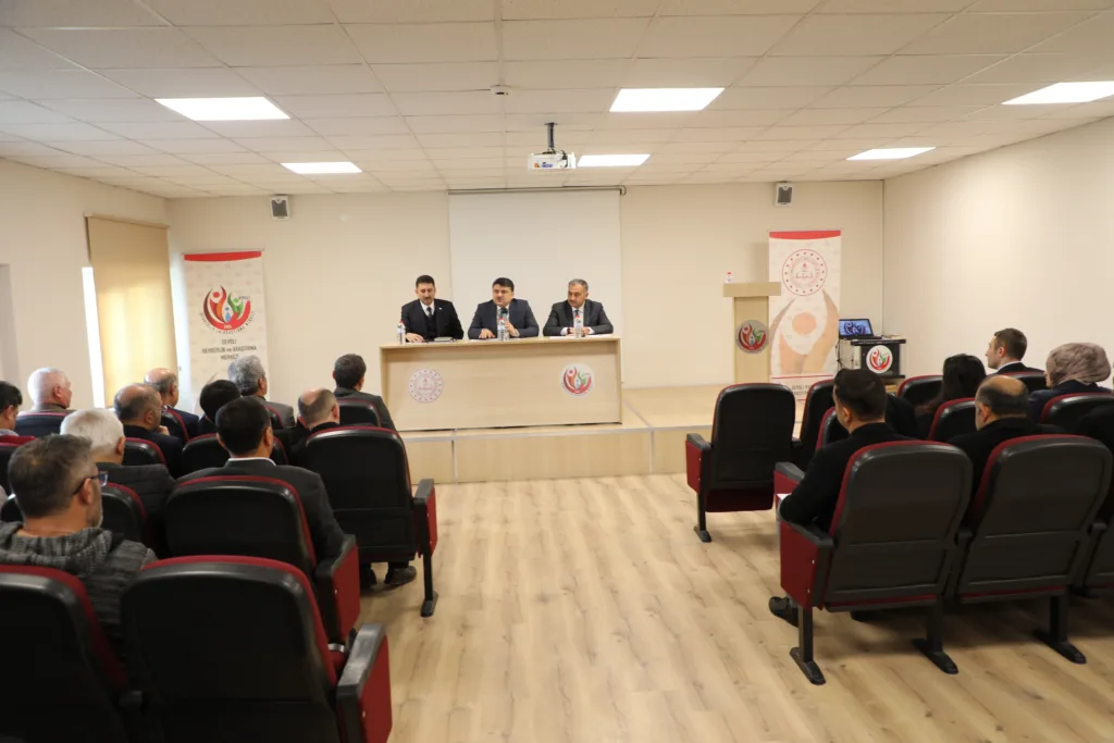 İLÇE PROTOKOLÜ “DEVELİDE AKADEMİK BAŞARI VE GELİŞİM PROJESİ” İÇİN OKUL MÜDÜRLERİYLE BİR ARAYA GELDİ - Mega TV akademik basari toplanti 1 - Mega TV