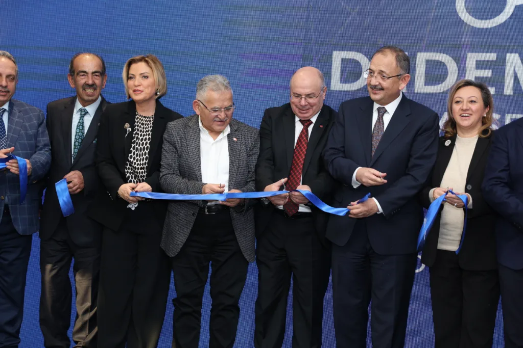 098A0745 3 - Mega TV