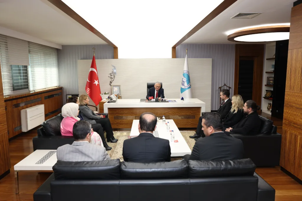 BÜYÜKŞEHİR İLE ECZACI ODASI ARASINDA TÜRKİYE’DE BİR İLK OLACAK PROTOKOL - Mega TV 098A9313 k - Mega TV