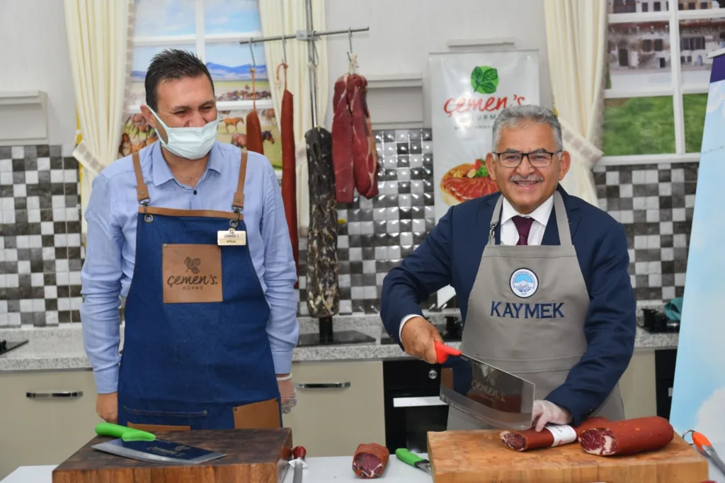 BÜYÜKŞEHİR’DEN YENİDEN ‘PASTIRMA DOĞRAMA VE SUNUM TEKNİKLERİ KURSU’ - Mega TV 1 6 3 - Mega TV