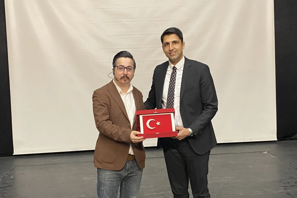 ALANYA BELEDİYESİ ETÜT MERKEZİ ÖĞRENCİLERİNE TAKTİKLERLE PARAGRAF EĞİTİMİ - Mega TV 5 9 - Mega TV
