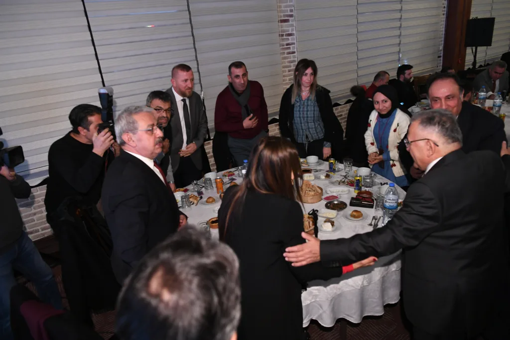 BÜYÜKKILIÇ, ZİRVEDE KONUŞTU: “2022’DE KAYSERİ BÜTÇESİNE 8.7 MİLYAR TL’LİK KATKIDA BULUNDUK” - Mega TV ABC 5912 3 - Mega TV