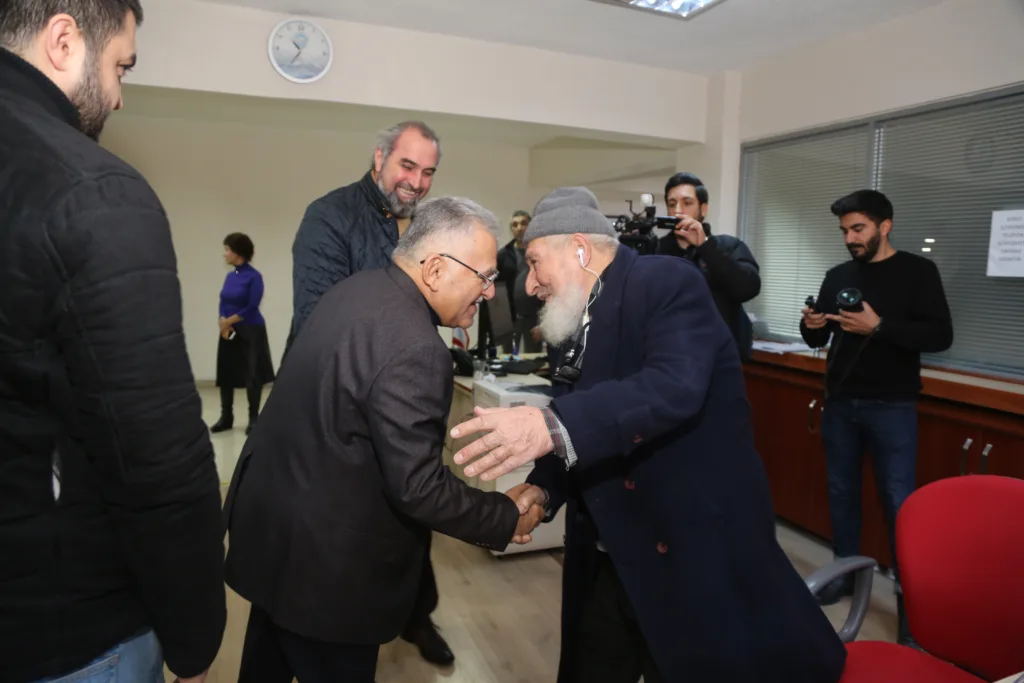 MRK33786 r - Mega TV