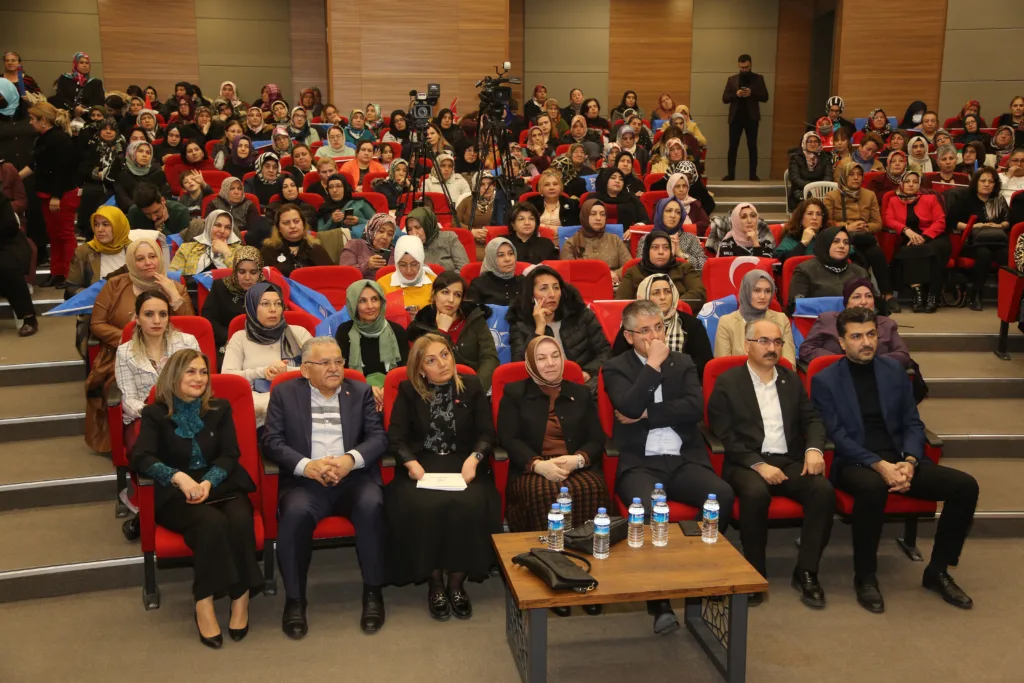 BAŞKAN BÜYÜKKILIÇ, “SİYASET AKADEMİSİ KADIN” PROGRAMINA KATILDI - Mega TV MRK34048 e - Mega TV