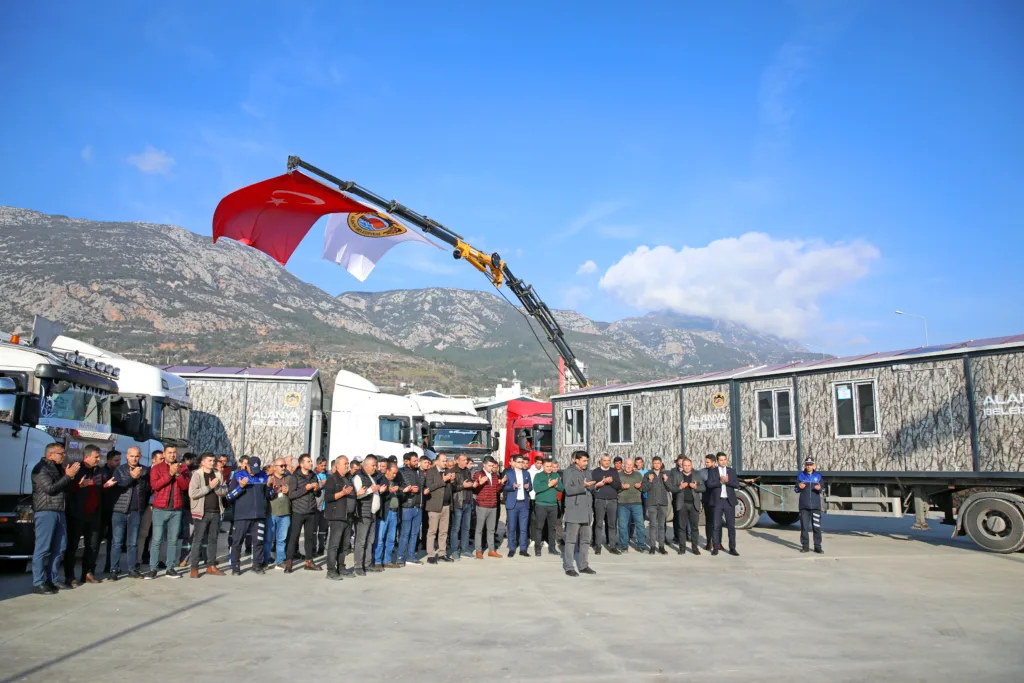 ALANYA BELEDİYESİ’NDEN DEPREM BÖLGESİNE KONTEYNER DESTEĞİ HEDEF 210 KONTEYNER EV - Mega TV 1 8 - Mega TV