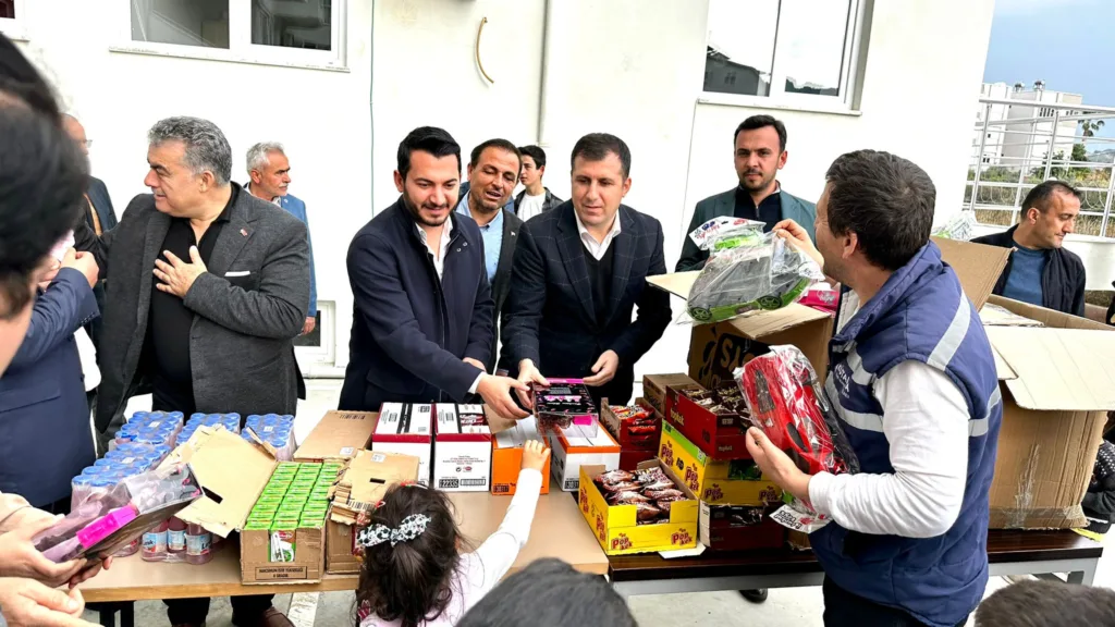 BAŞKAN TOKLU'DAN GAZİPAŞA'DAKİ DEPREMZEDELERE ZİYARET - Mega TV 18f58057 5fc4 4145 a130 1737b1c7fb5f - Mega TV