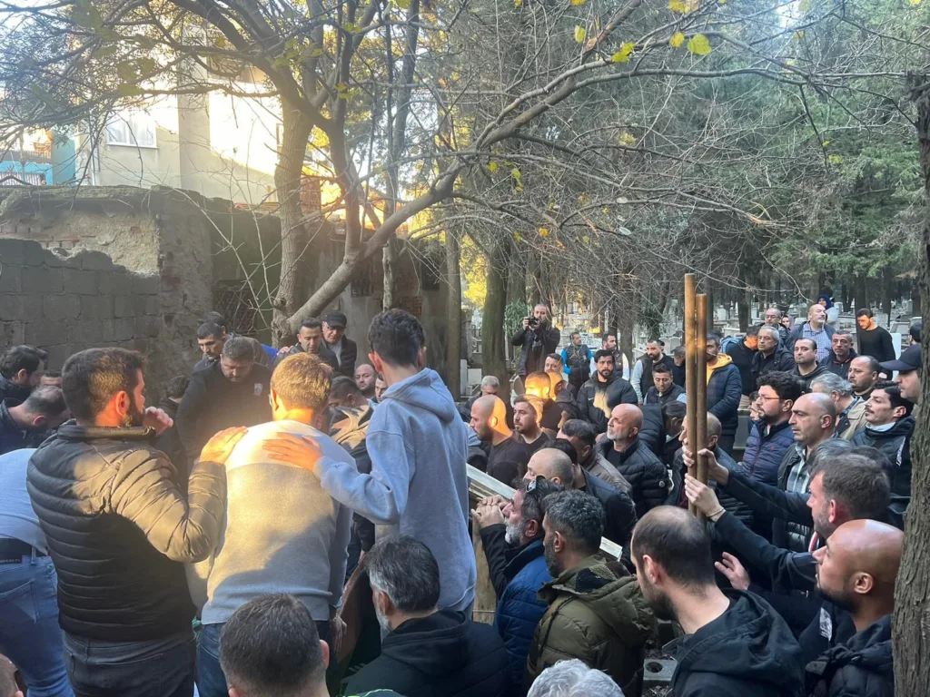 TANER SAVUT SON YOLCULUĞUNA UĞURLANDI - Mega TV 257d5e18 c1dc 4e41 8c34 239d733823f9 - Mega TV