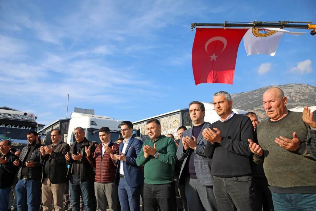 ALANYA BELEDİYESİ’NDEN DEPREM BÖLGESİNE KONTEYNER DESTEĞİ HEDEF 210 KONTEYNER EV - Mega TV 3 1 - Mega TV