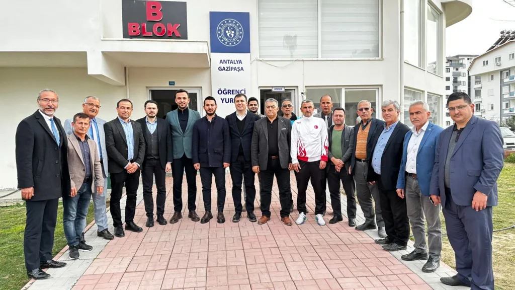 BAŞKAN TOKLU'DAN GAZİPAŞA'DAKİ DEPREMZEDELERE ZİYARET - Mega TV 51cb9e16 1c27 4378 b7ec 8f3d96b65819 - Mega TV