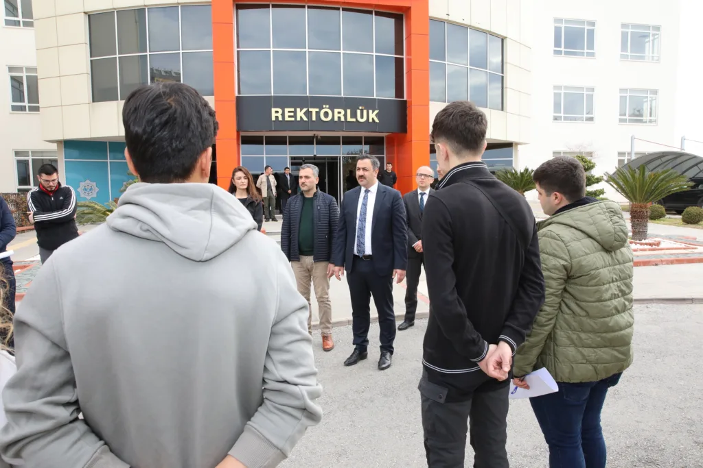 ALKÜ’LÜ KIZILAY GÖNÜLLÜLERİ AFET BÖLGESİNE GİTTİ - Mega TV 5M3A6908 - Mega TV