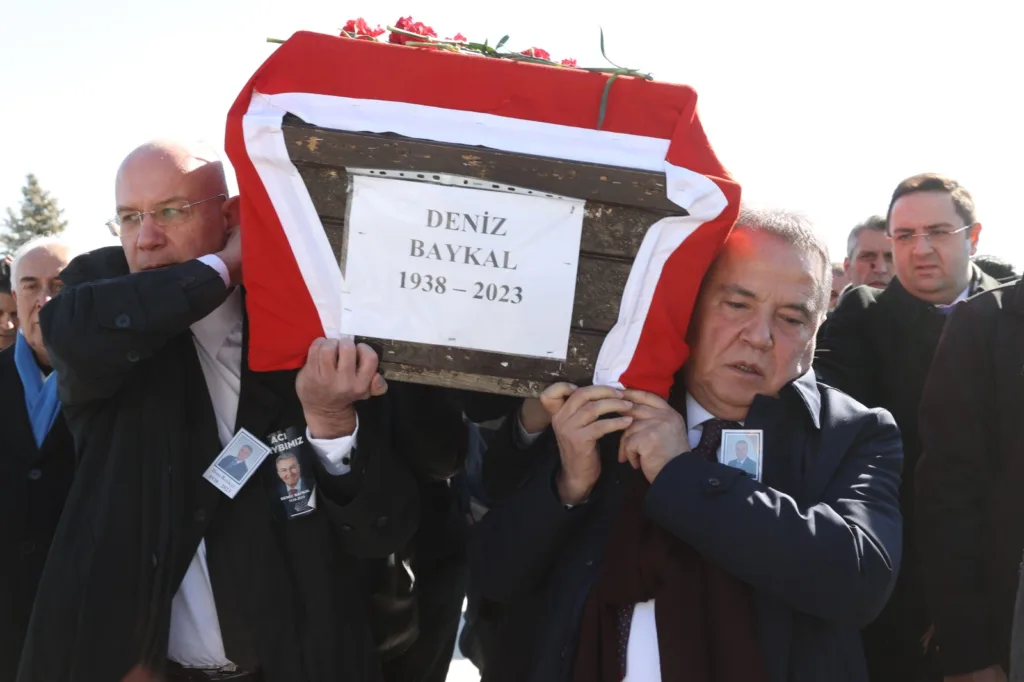 DENİZ BAYKAL SON YOLCULUĞUNA UĞURLANDI - Mega TV cc9c1781 5288 431d 8112 704e32d7015f - Mega TV