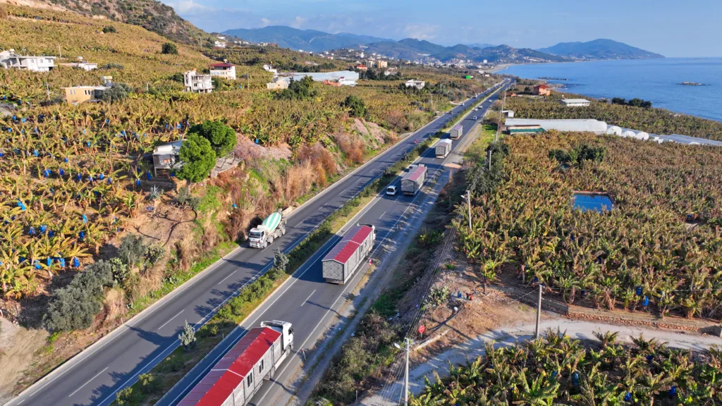 ALANYA BELEDİYESİ’NDEN DEPREM BÖLGESİNE KONTEYNER DESTEĞİ HEDEF 210 KONTEYNER EV - Mega TV d5 - Mega TV