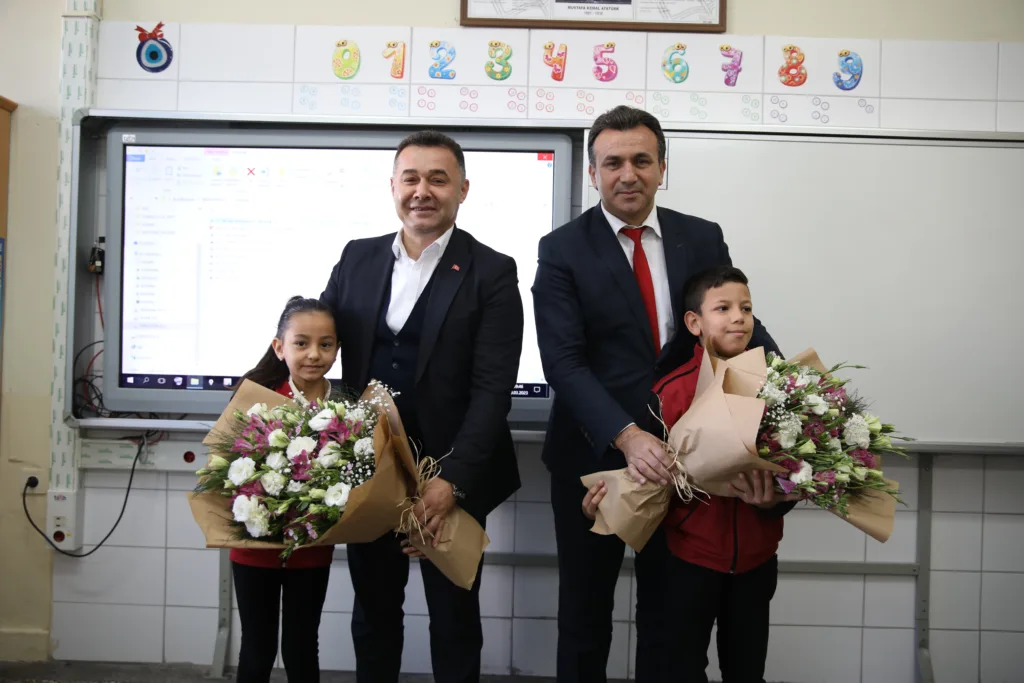 BAŞKAN YÜCEL ÖĞRENCİLERLE BULUŞTU - Mega TV 1 3 - Mega TV