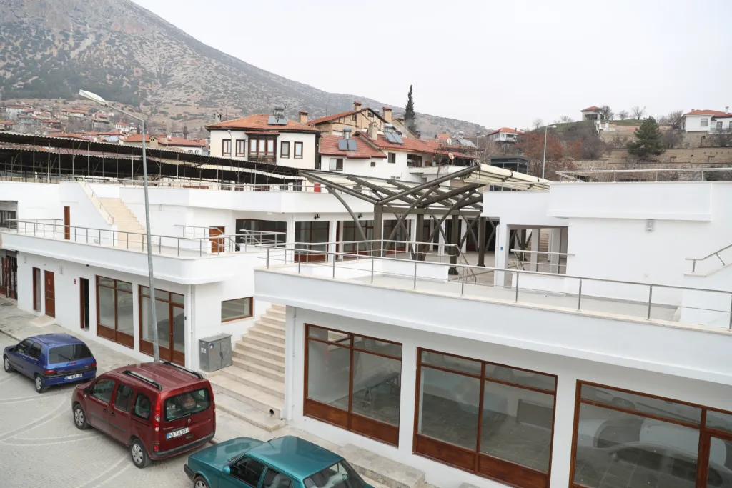 ELMALI KADIN EMEĞİ ÜRETİM ATÖLYESİ TAMAMLANDI - Mega TV Elmali kadin uretim atolyesi 1 1 - Mega TV