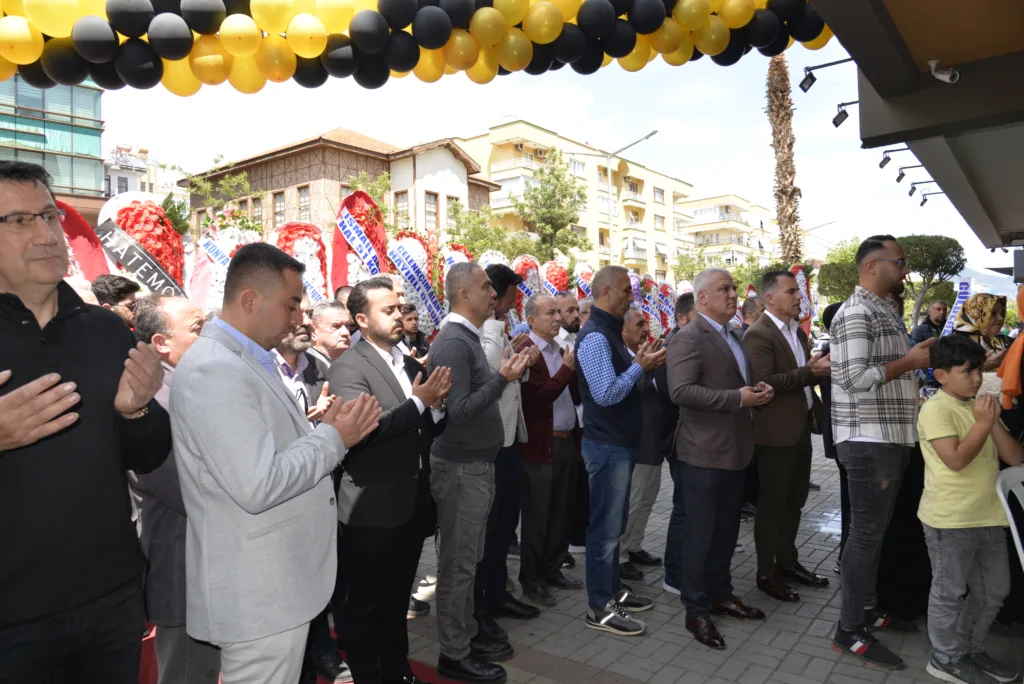AVŞAROĞLU OPTİK, AÇILIŞINI GERÇEKLEŞTİRDİ - Mega TV DSC9194 - Mega TV