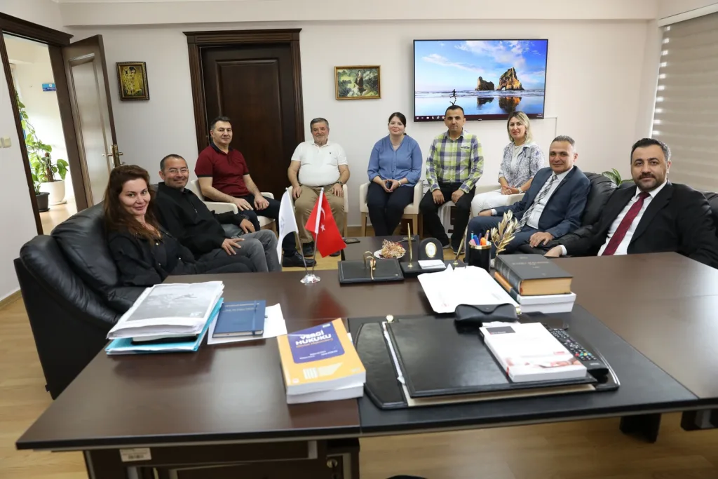 REKTOR KALAN ALKU AILESIYLE BAYRAMLASTI 2 - Mega TV