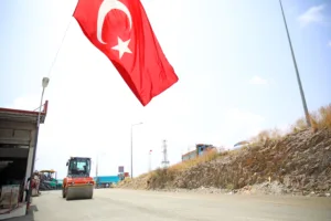 ALANYA BELEDİYESİ MAHMUTLAR SANAYİSİ’NE BETON YOL YAPTI - Mega TV 12 2 - Mega TV