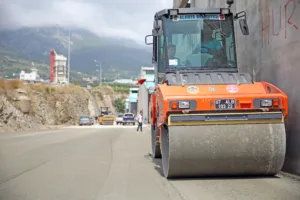 ALANYA BELEDİYESİ MAHMUTLAR SANAYİSİ’NE BETON YOL YAPTI - Mega TV 13 1 - Mega TV