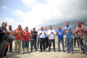 ALANYA BELEDİYESİ MAHMUTLAR SANAYİSİ’NE BETON YOL YAPTI - Mega TV 4 8 - Mega TV