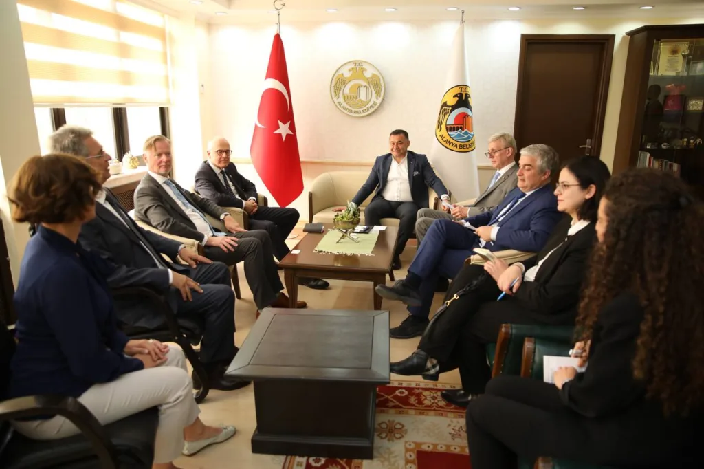 BAŞKAN YÜCEL 4 ÜLKENİN BÜYÜKELÇİLERİNİ AĞIRLADI - Mega TV 7 - Mega TV