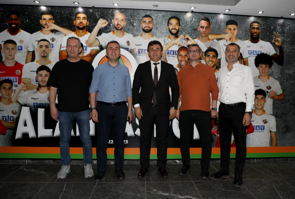 7H5A2094 2 - Mega TV