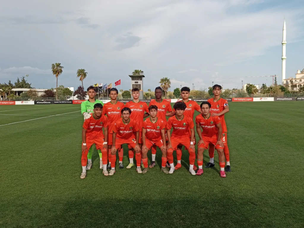 U15 AKADEMİ FİNALDE - Mega TV Ilk 11 - Mega TV