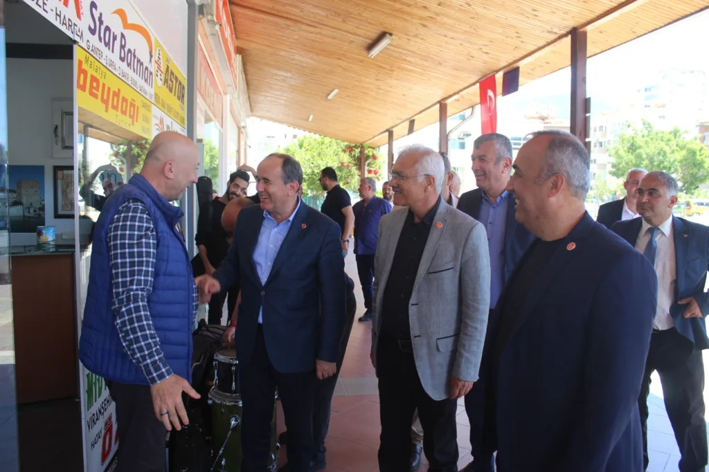 ÇAKIR, OTOGAR ESNAFINI ZİYARET ETTİ - Mega TV WhatsApp Image 2023 05 04 at 13.02.23 1 - Mega TV