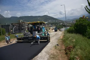 ÇIPLAKLI KAZIM KARABEKİR CADDESİ ASFALTLA BULUŞUYOR - Mega TV 6 4 - Mega TV
