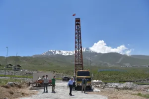 BAŞKAN BÜYÜKKILIÇ, SICAK SU SONDAJ ÇALIŞMALARINI İNCELEDİ - Mega TV ABD 6613 3 min - Mega TV