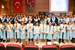 ALKÜ TIP FAKÜLTESİ İLK MEZUNLARINI VERDİ - Mega TV ALKU TIP FAKULTESI ILK MEZUNLARINI VERDI 3 - Mega TV